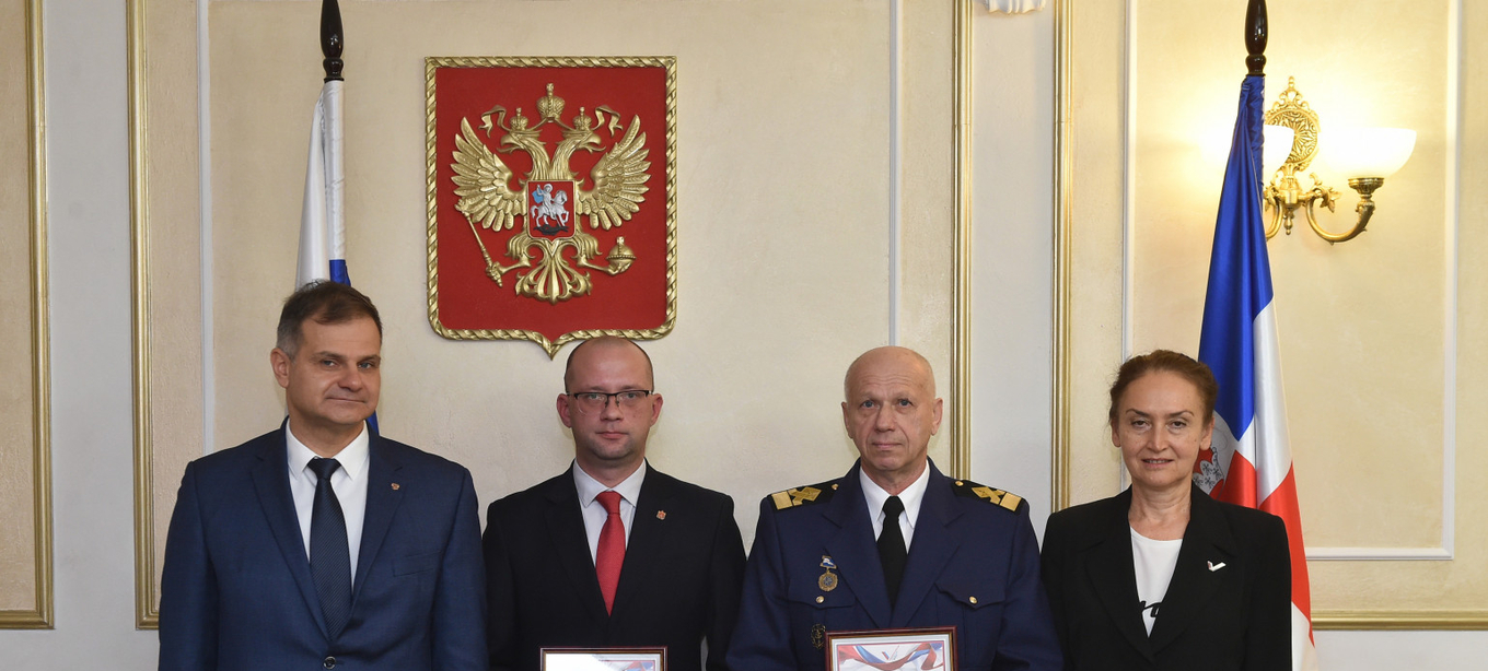 Исполком Народного фронта отметил двух прикамцев благодарственными письмами за помощь жителям Донбасса