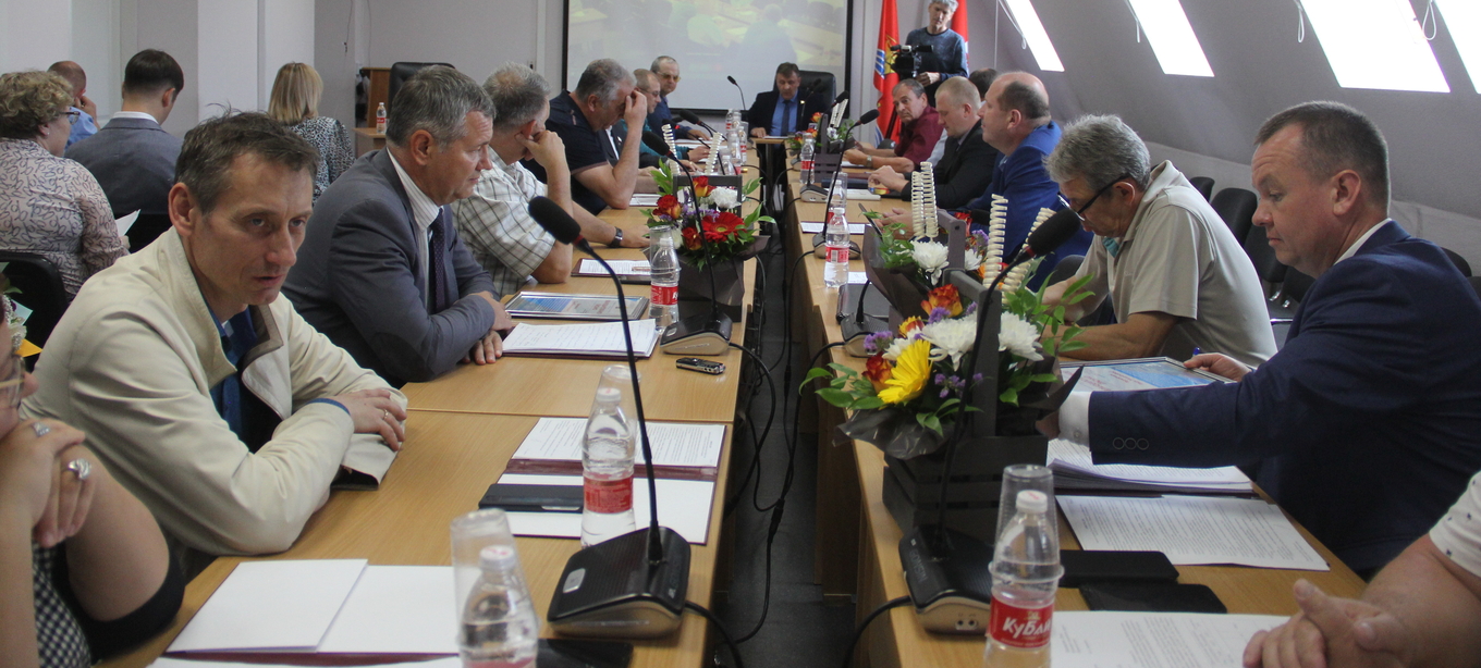 Дума округа. Оперативно и по-деловому